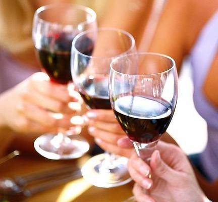 女性来大姨妈可以喝红酒吗